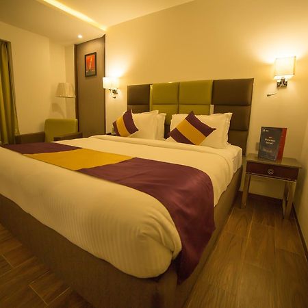 Hotel Ajantha Evergreen Vijayawāda Exterior foto
