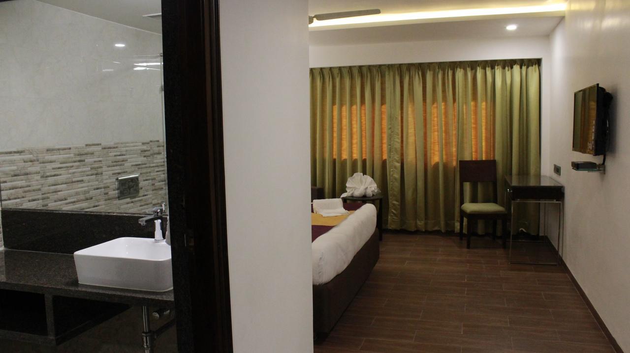 Hotel Ajantha Evergreen Vijayawāda Exterior foto