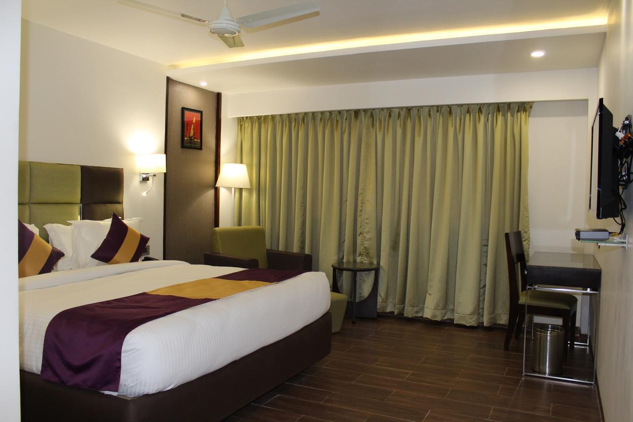 Hotel Ajantha Evergreen Vijayawāda Exterior foto