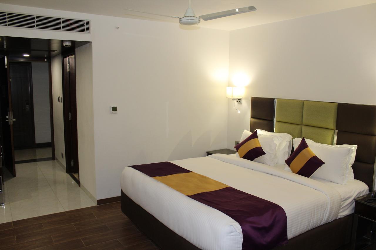 Hotel Ajantha Evergreen Vijayawāda Exterior foto